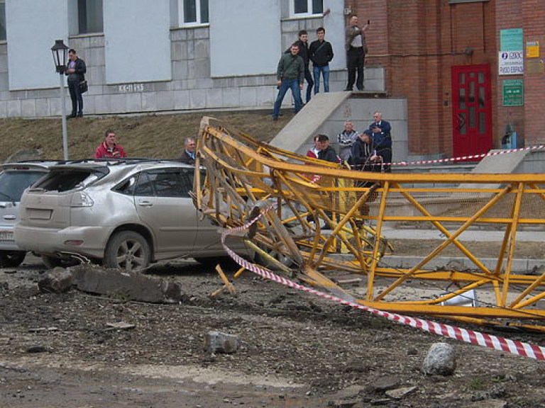 В Ирпене упал башенный кран, погиб мужчина