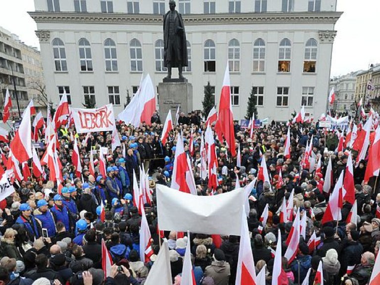 В Польше может пройти серия новых антиправительственных митингов &#8212; СМИ