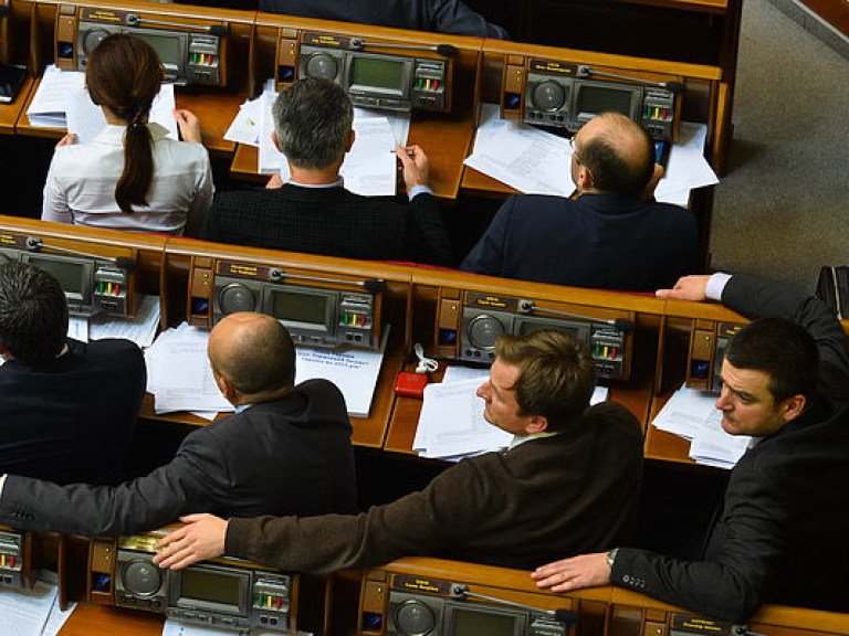 Порошенко пытается воспрепятствовать выборам в Раду, но парламент и Запад настоят &#8212; политолог
