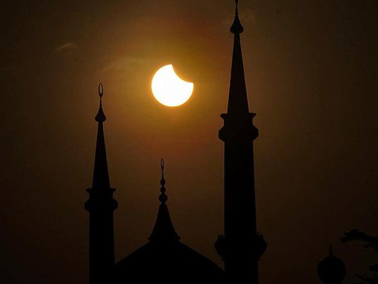 NASA показали видео солнечного затмения над Индонезией (ФОТО, ВИДЕО)