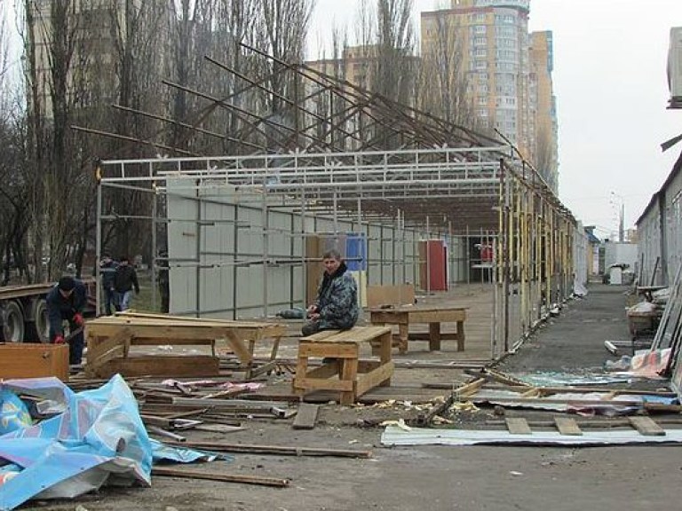 В Киеве на Академгородке сносят рынок секонд-хенда (ФОТО)