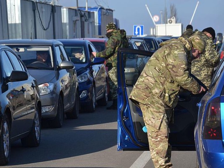 На КПВВ &#171;Зайцево&#187; и &#171;Новотроицкое&#187; заминированы обочины дорог &#8212; волонтеры