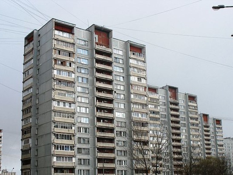 В Днепропетровске на маму с ребенком «приземлился» самоубийца