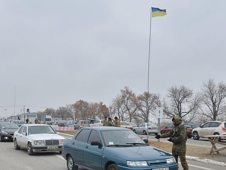 Украинские пограничники фиксируют увеличение пассажиропотока на всех КПВВ на Донбассе