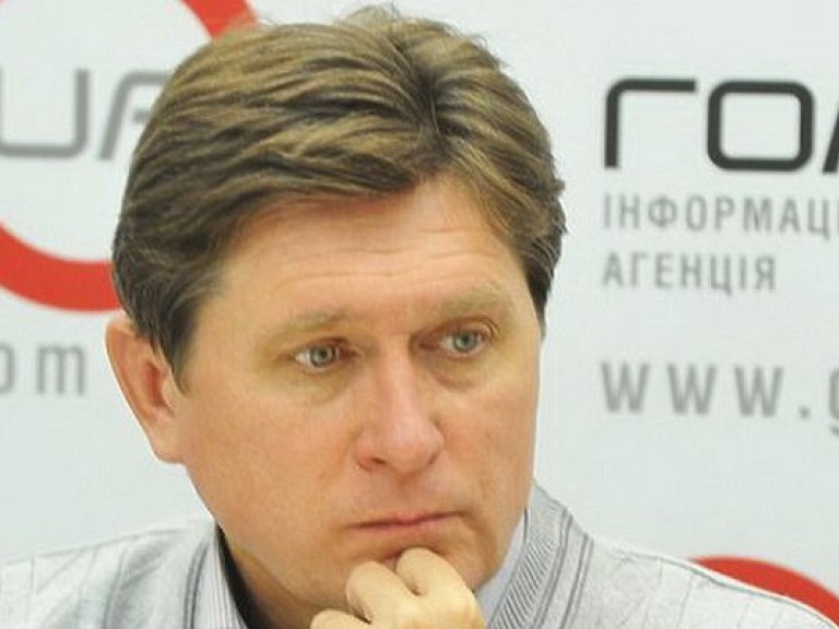 Турчинов активно уговаривает Яценюка уйти в отставку — политолог