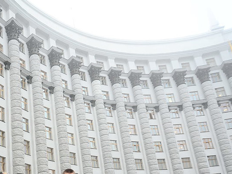 Политолог: Яценюк будет «держаться за кресло» до последнего