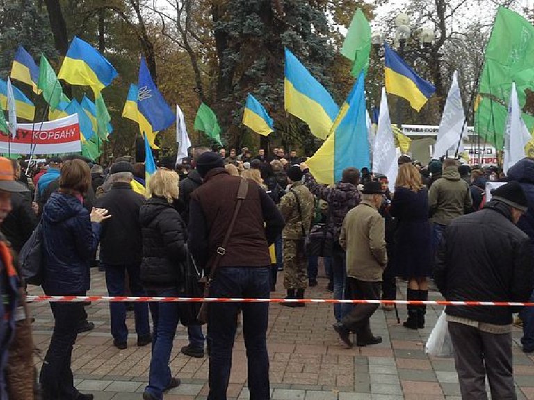 Во Львове около 500 ученых проводят митинг, требуют увеличить финансирование науки