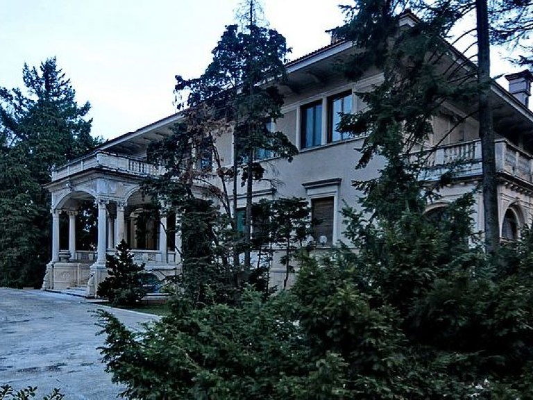 В Бухаресте для туристов впервые открыли бывший дворец Чаушеску (ВИДЕО)