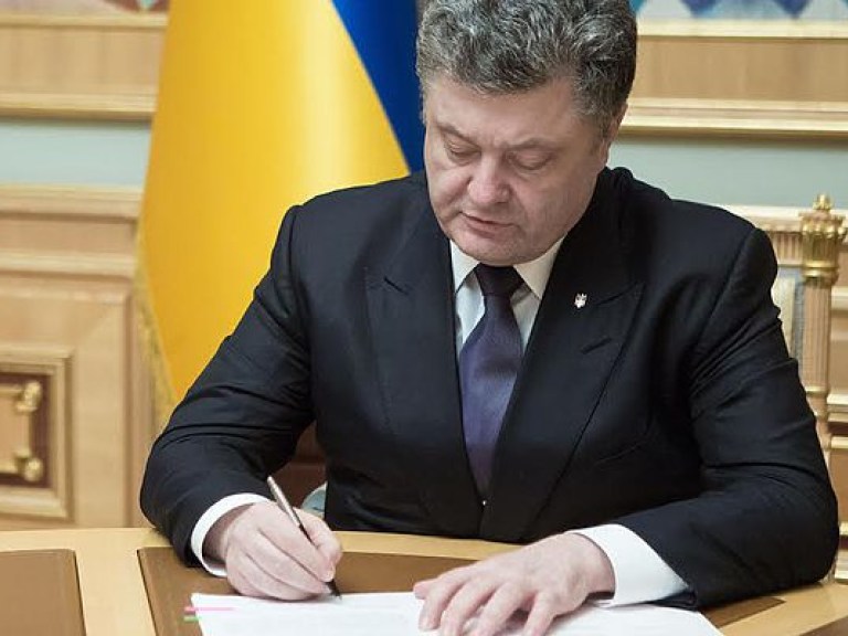 Президент Украины уволил шестерых судей