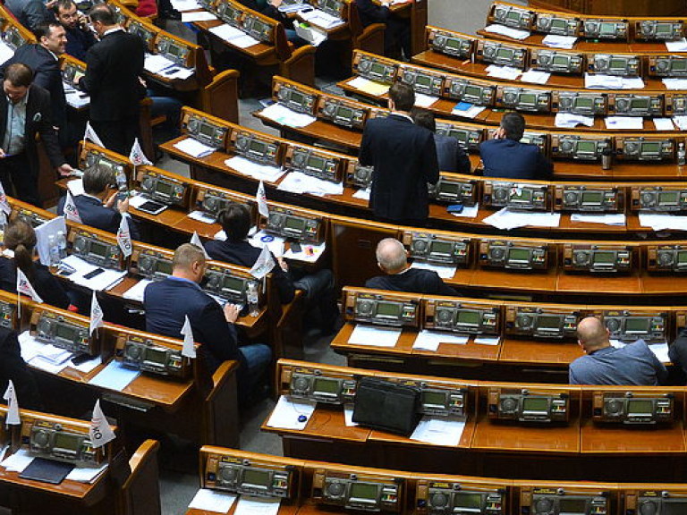 В парламенте не ведут переговоры относительно переформатирования коалиции и Кабмина &#8212; депутат