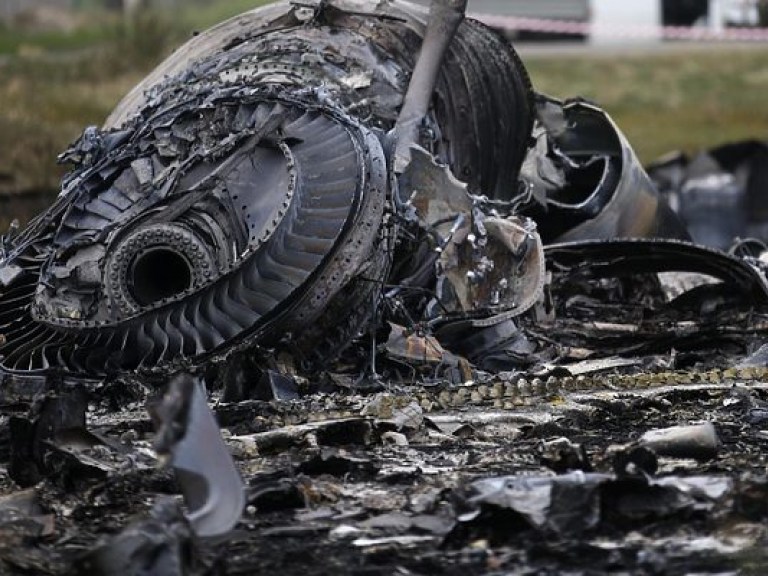В Ростове следователи воссоздали картину падения Boeing, причина падения самолета неясна