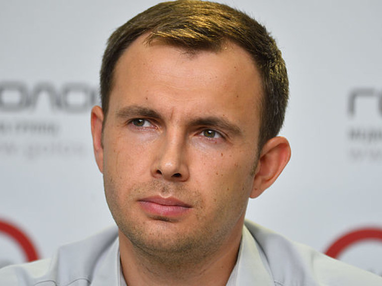 Политолог: Изменений в законе о люстрации не будет – власть не хочет лишиться теплых мест