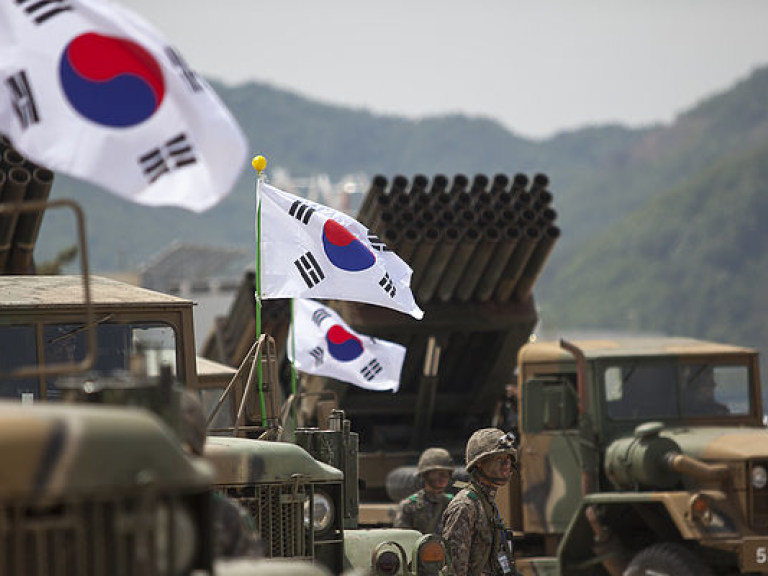Из-за действий КНДР Южная Корея приводит армию в повышенную боевую готовность