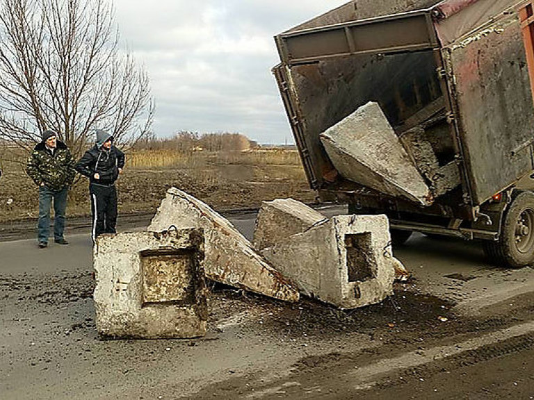 В Николаевской области местные жители перекрыли трассу