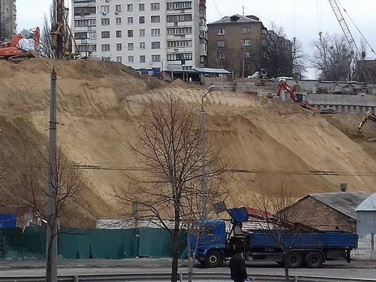 В центре Киева на стройплощадке произошел сдвиг почвы &#8212; источник