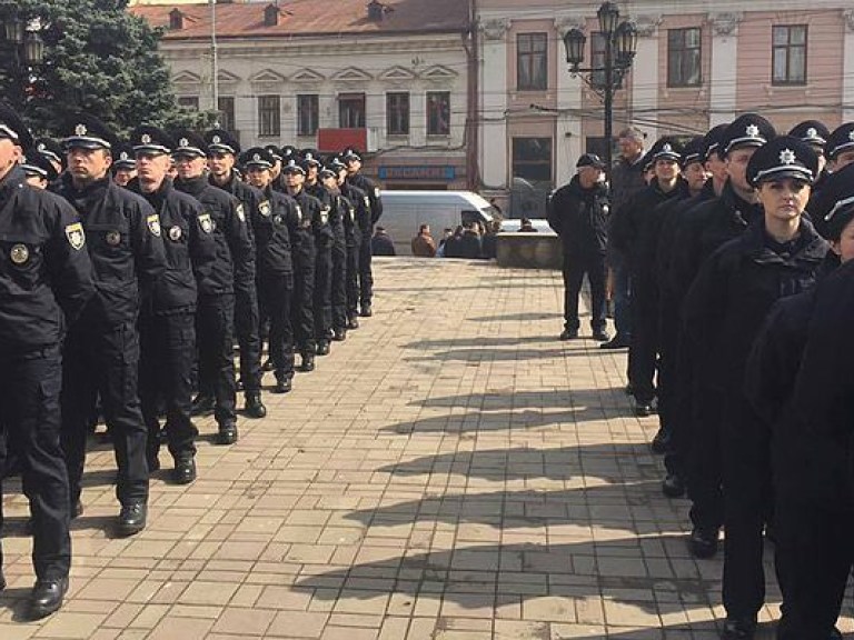 В Черновцах 342 патрульных полицейских приняли присягу (ФОТО)