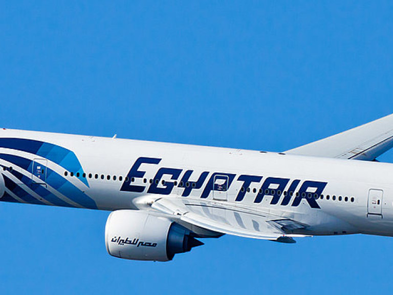 Власти Кипра закрыли аэропорт Ларнаки из-за захвата самолета EgyptAir