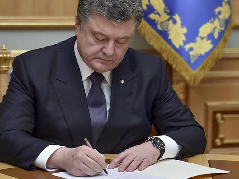 Порошенко ввел в действие санкции по «списку Сенцова-Савченко»