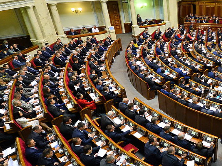 Верховная Рада открыла утреннее заседание, в зале 334 депутата