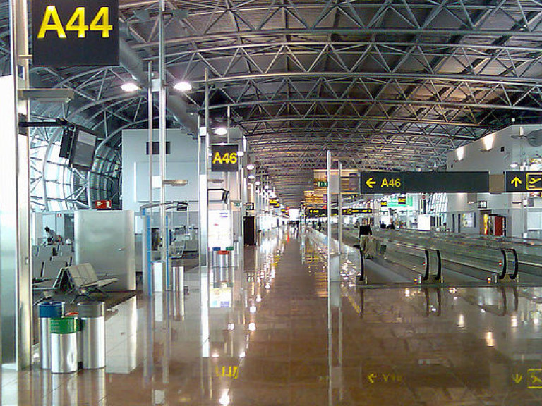 Аэропорт Брюсселя возобновляет работу