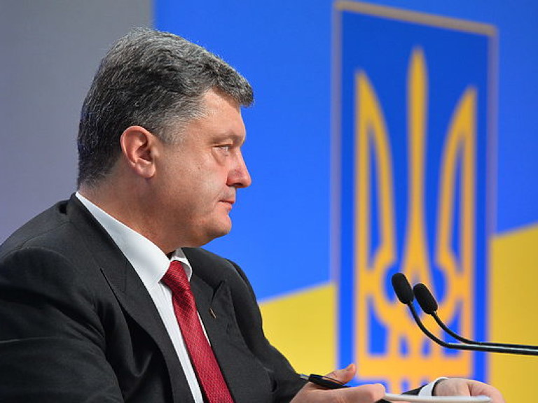 Порошенко ликвидировал в Украине 8 военно-гражданских администраций на Донбассе