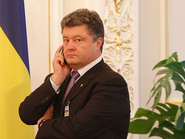 Порошенко поговорил по телефону с Савченко