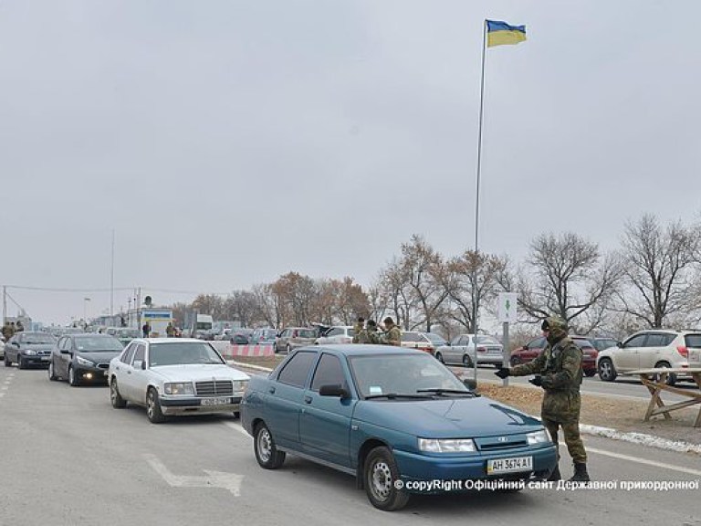 На КПВВ &#171;Зайцево&#187; и &#171;Марьинка&#187; образовалась очередь из более 600 автомобилей