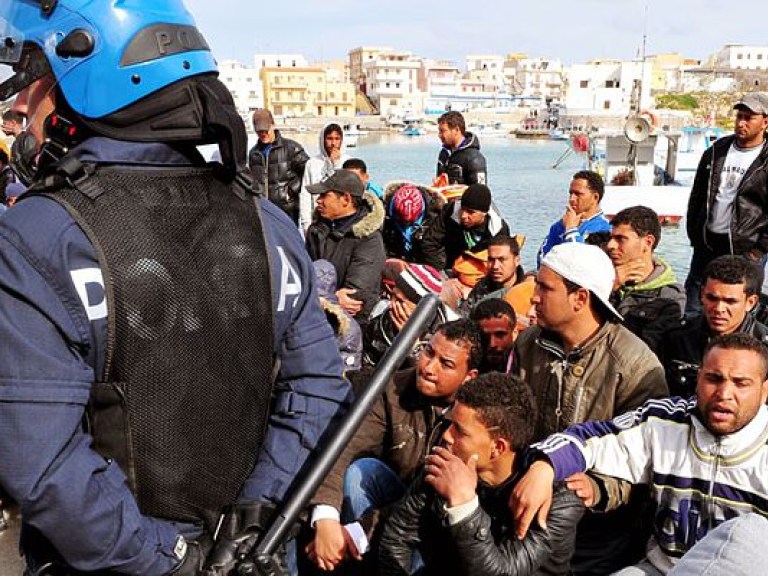 Македония попросила власти Греции усилить сдерживание мигрантов