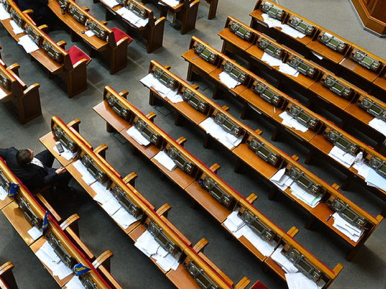 Рада приняла законопроект, отменивший конечную дату действия моратория на выплату госдолга