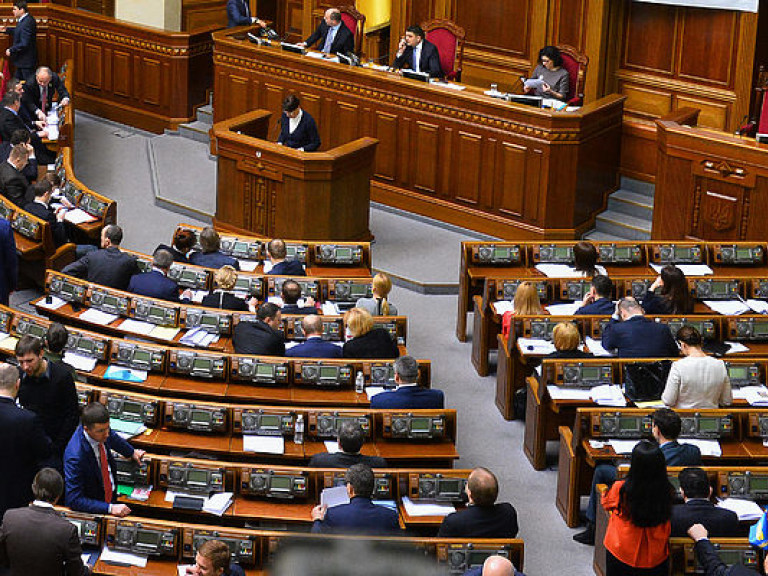 Сегодня после 16:00 возможна отставка Яценюка и объявление о создании коалиции &#8212; нардеп