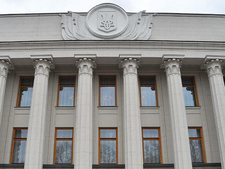 Рада отобрала мандаты у избранных в Кабмин нардепов