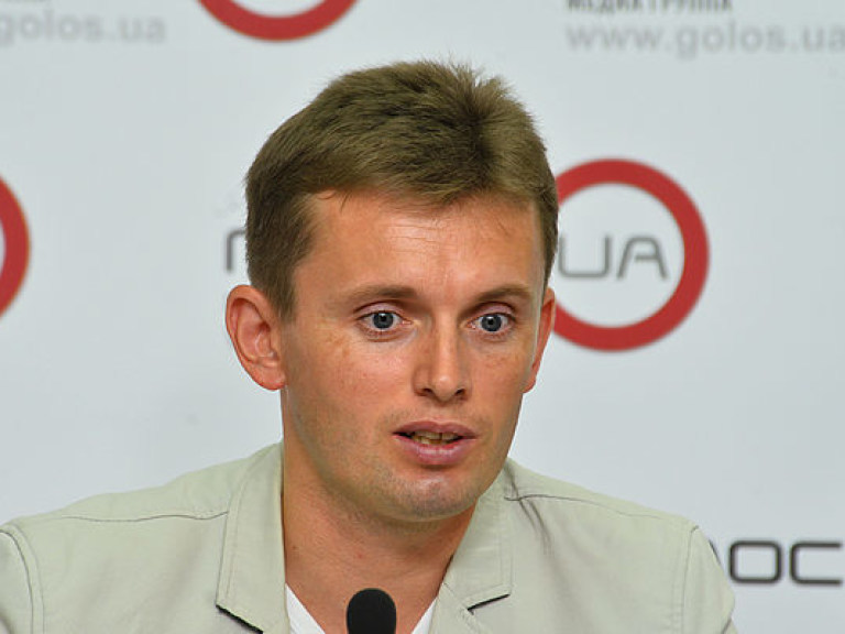 Политолог: Госпереворот в Украине вполне возможен, а третий Майдан – нет