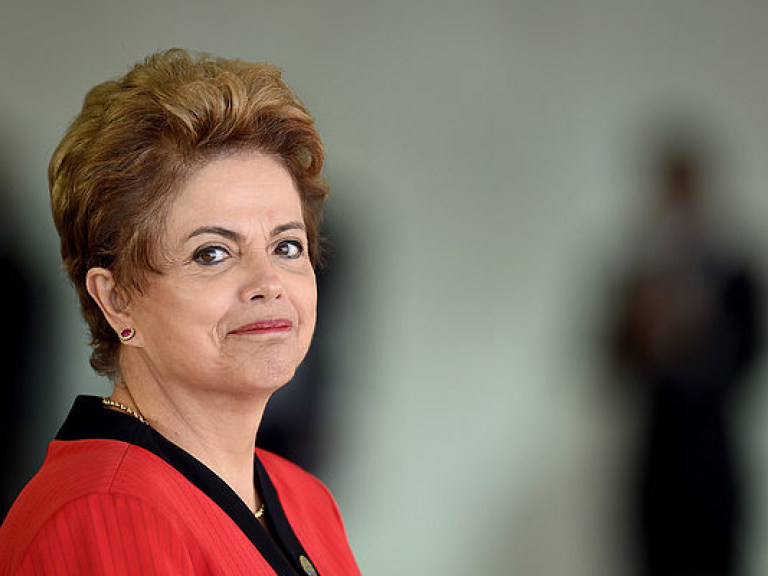 Бразильский парламент проголосовал за импичмент президенту