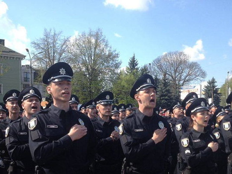 В Ровно патрульные полицейские приняли присягу (ФОТО)