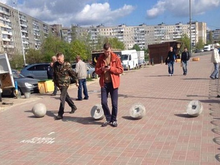 В Оболонском районе Киева демонтировали автокофейни (ФОТО)