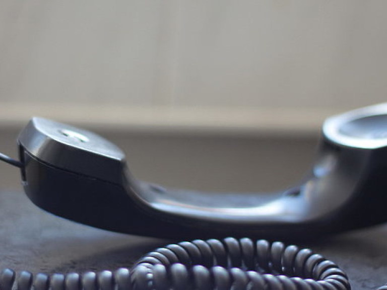 Корпорация Sharp выпустила маленького телефонного робота (ВИДЕО)