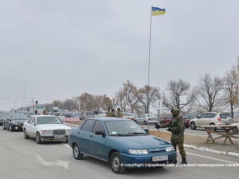 На КПВВ «Марьинка» &#8212; очередь из 700 автомобилей