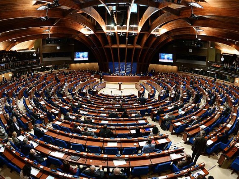 Европейский эксперт: Резолюция ПАСЕ по Украине доказывает беспристрастное отношение Страсбурга к событиям на Донбассе