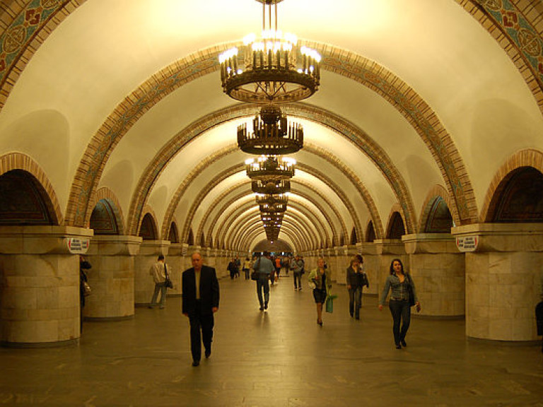 В киевском метрополитене можно рассчитаться с помощью новой бесконтактной карты