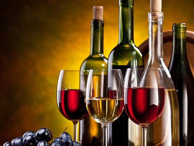 Перед праздниками алкоголь подорожает на 15-20% —  эксперт