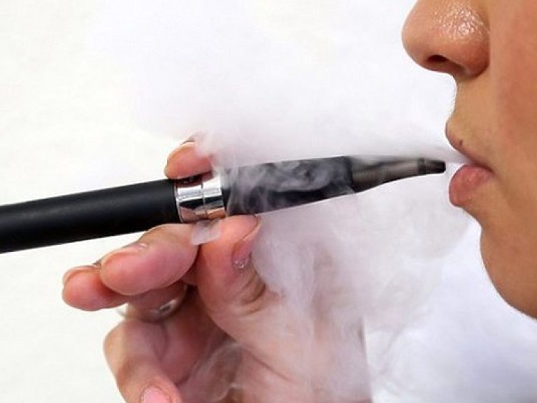 «Начинка» электронных сигарет опасна для здоровья &#8212; медики