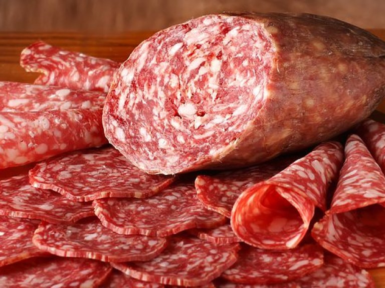 Львовянин обнаружил карандаш в колбасе