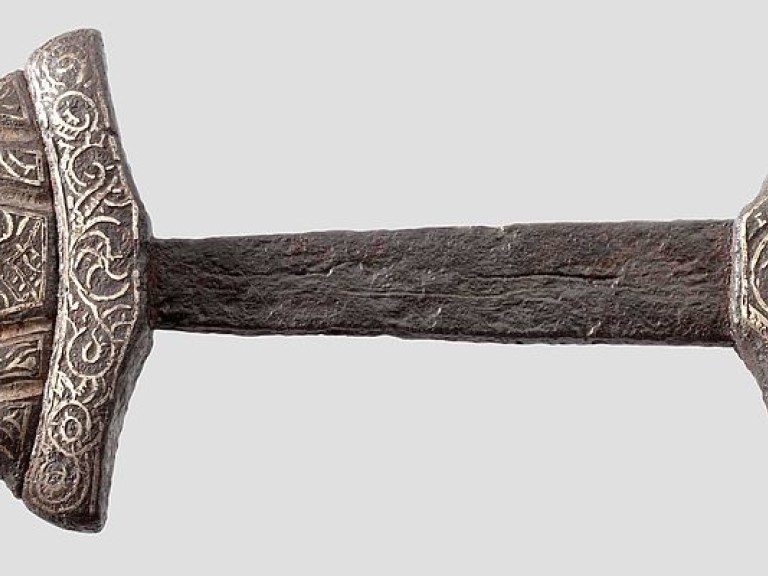 Эстония вернет Украине древний меч викингов