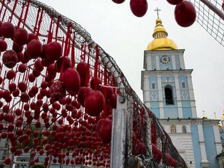 В Киеве появился 20-метровый коридор желаний (ФОТО)
