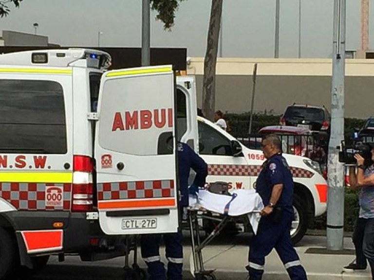 В Сиднее неизвестный открыл стрельбу у торгового центра, есть жертвы (ФОТО)