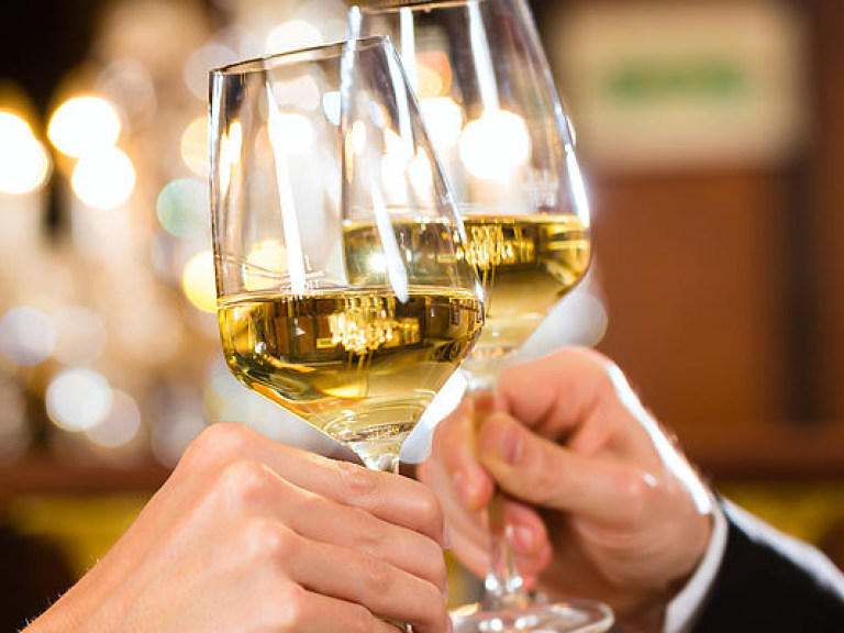 Во время выхода из поста можно позволить себе 100 грамм вина, но крепкий алкоголь противопоказан &#8212; эксперт