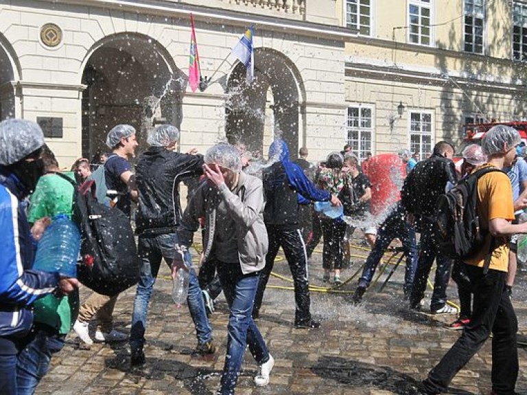В Киеве и во Львове проведут «поливальный» понедельник