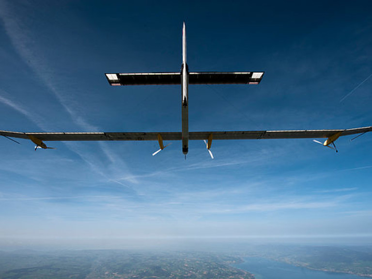 Самолет Solar Impulse 2 завершает свой кругосветный полет