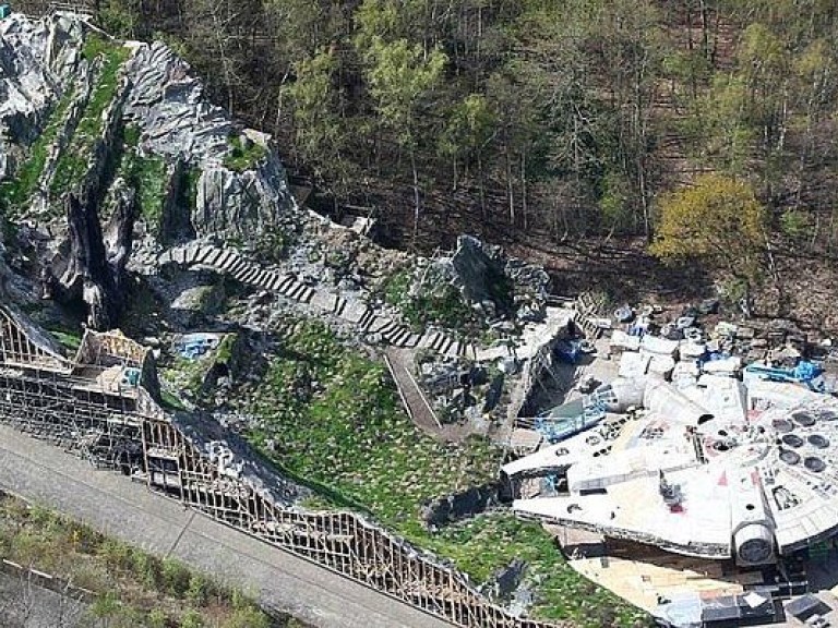 Появились первые изображения со съемок восьмой части &#171;Звездных войн&#187; (ФОТО)