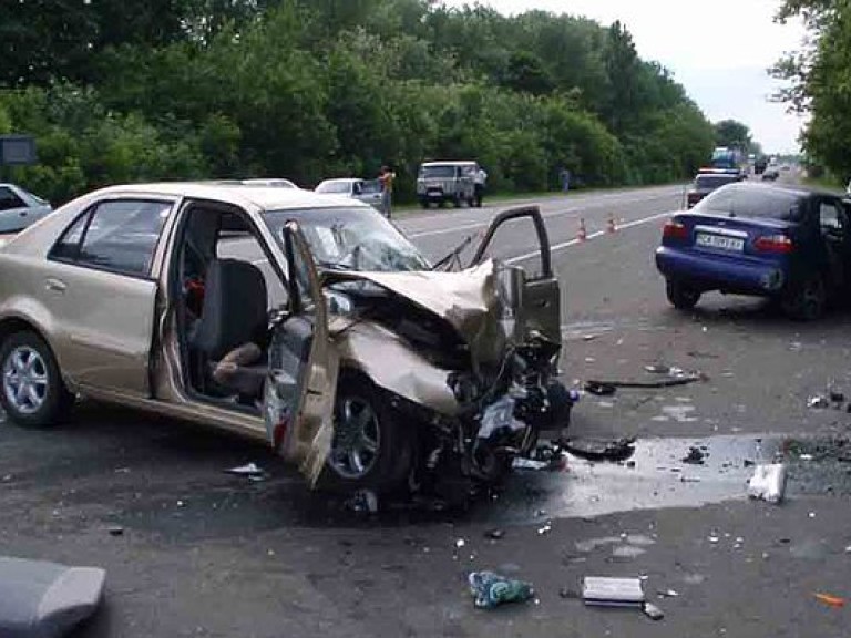 В Украине за время праздников в ДТП погибли 47 человек, сотни пострадали